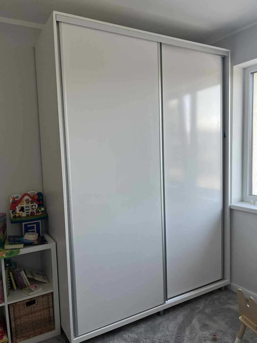 Dulap pal alb lucios