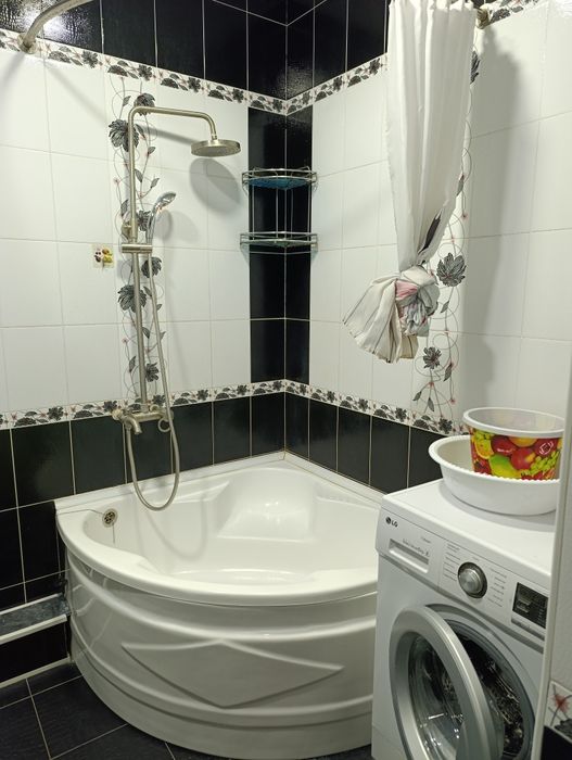 Юнусабад -19 2 х комн.передел.в трёх с обстановкой.