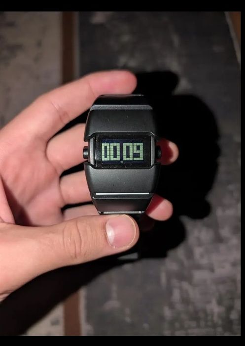 Продам часы электронные наручные