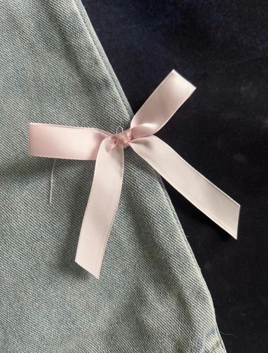 Женские джинсы с бантиками