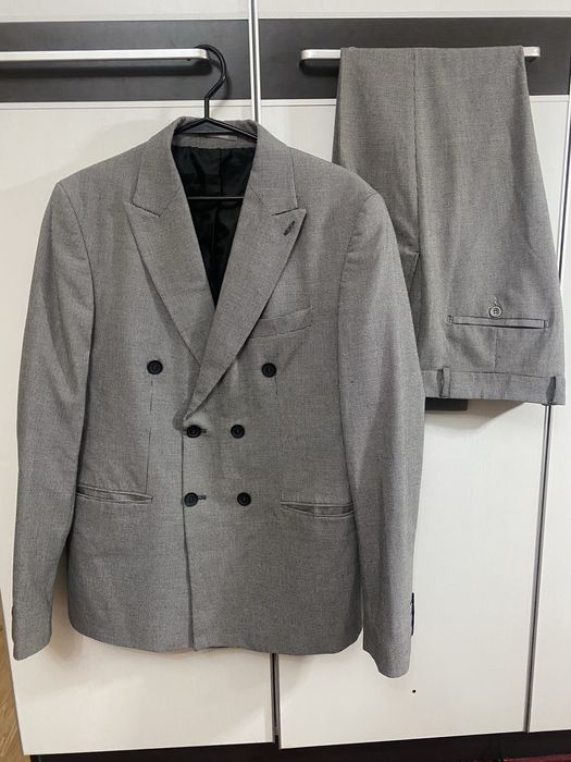 Продам костюмы мужские