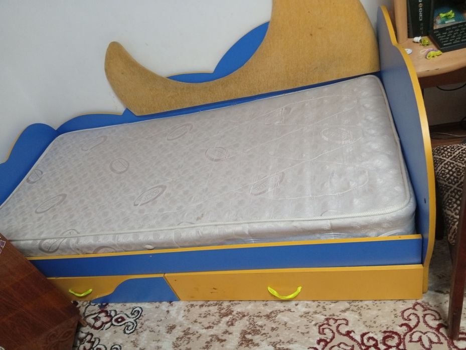 Продаётся кровать с матрацом