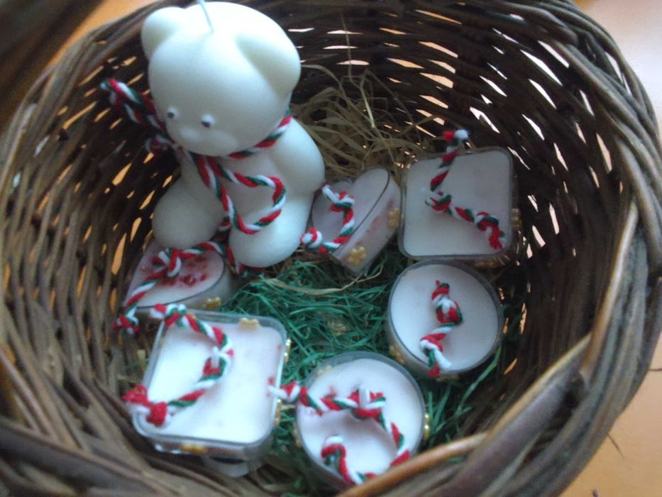 Ръчно изработени свещи от соев восък,ароматизирани с кокосово масло .