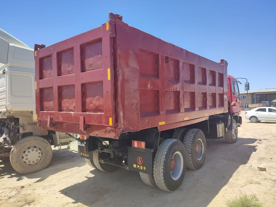 Foton rusumli avtotransport.