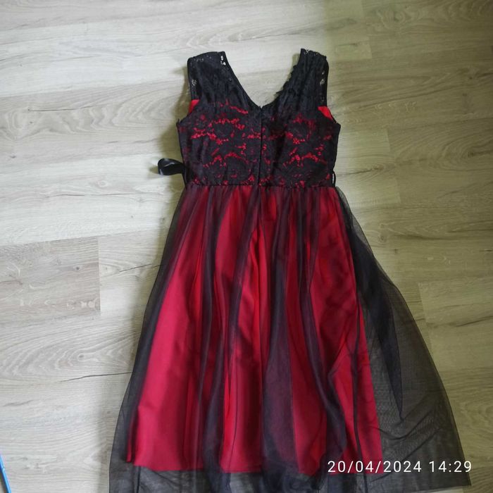 официална рокля с тюл и дантела