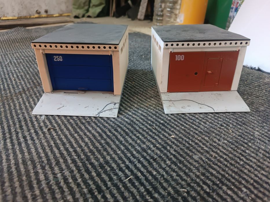 Продам гаражи игрушки