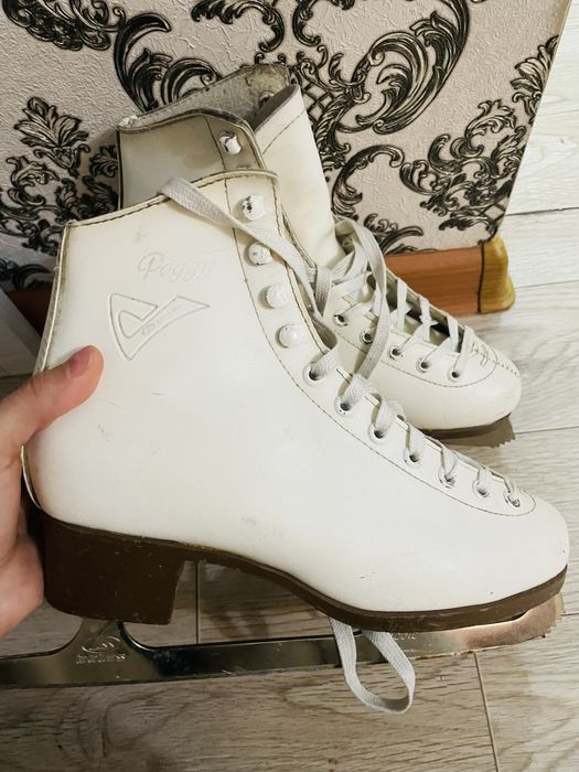 Продам коньки