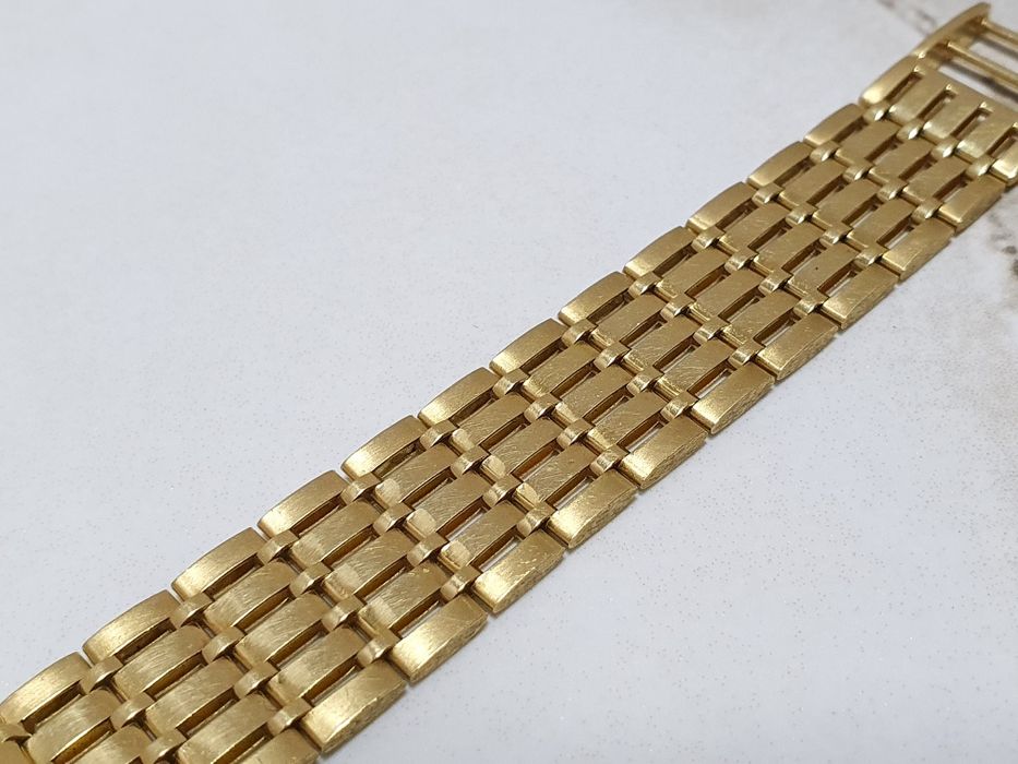 Ceas din aur de 18K – Geneve Quartz
Gramaj: 63,36 g