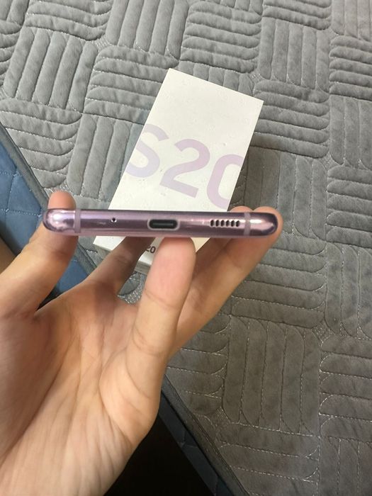 Телефон Samsung S20FE 128gb