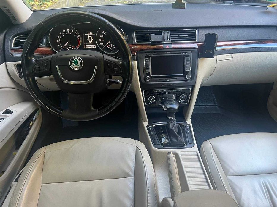 SKODA Superb 2012 — imagine 4