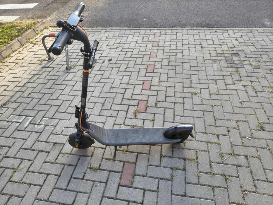 Trotinetă Electrică Ninebot Segway Seria E2 + Ghidon Suplimentar Copii + Încărcător