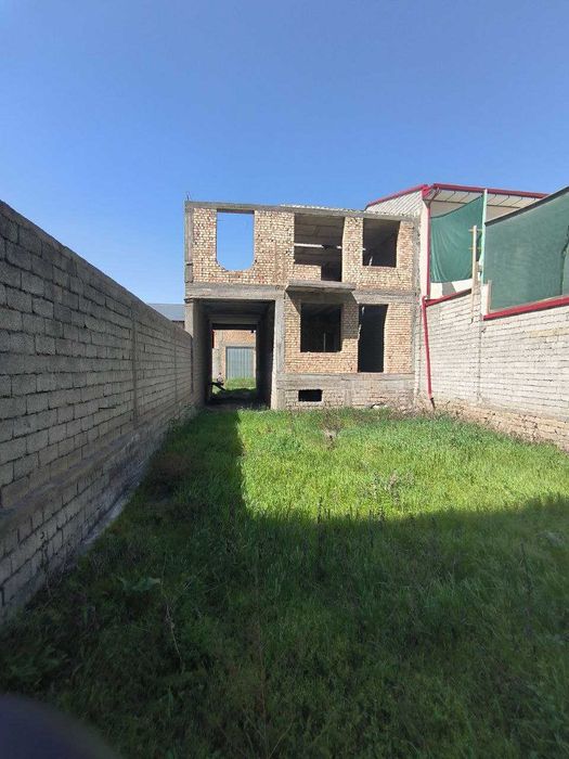 SOTILADI 2 qavat korobka hovli 2.6 sotix Xonobod. Mo'ljal 352 maktab