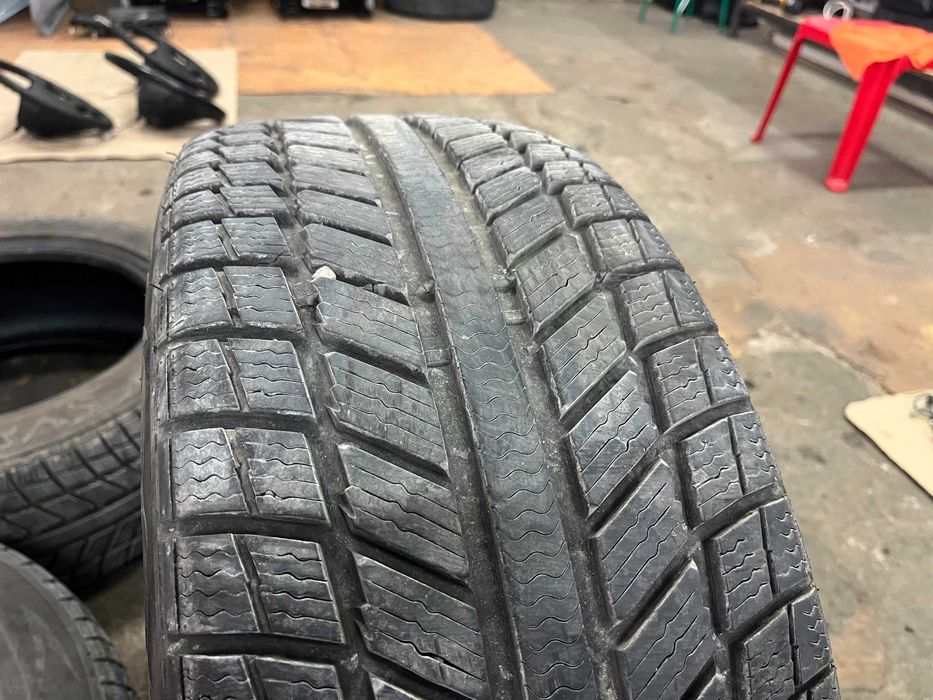 4 бр. зимни гуми Syron 235/55/17 (Дот 2519)