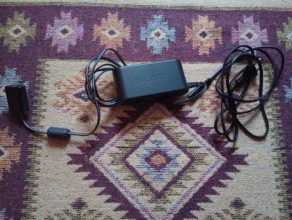 зарядно устройство + батерия Sony AC-PW20