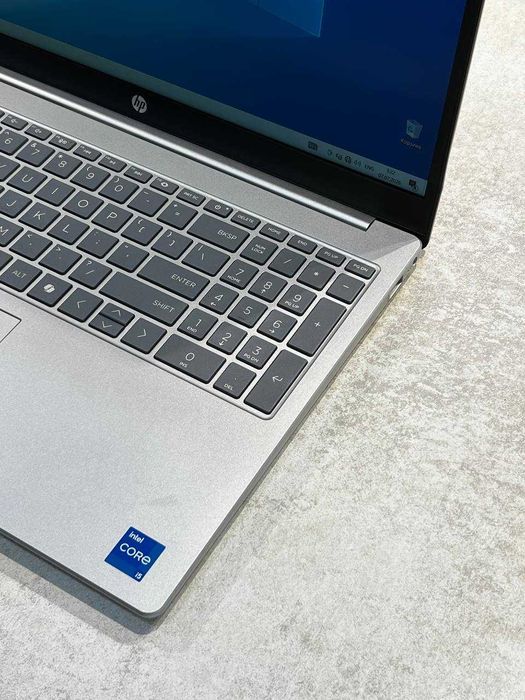 HP Laptop i5-1334U DDR4 8GB SSD Nvme 256GB 15'6 FHD