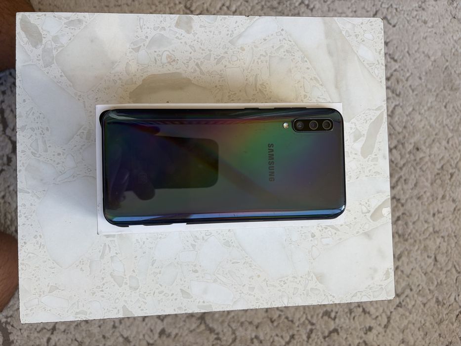Продам смартфон Samsung A50