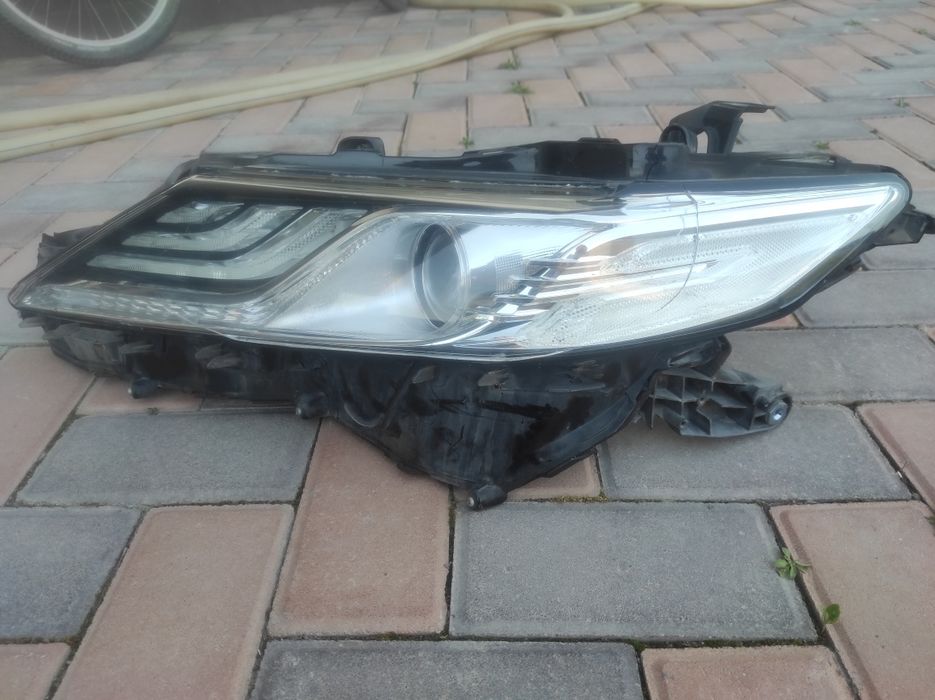 Фара камри 70 левая оригинал