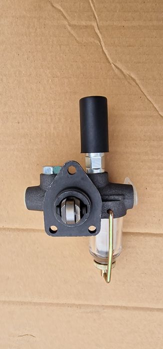 Pompa alimentare  tractor fiat 411.415 și 211 215 preț 350 lei se poat