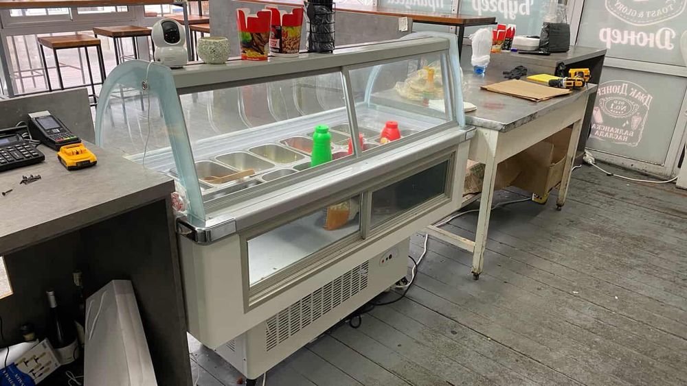 Хладилна витрина