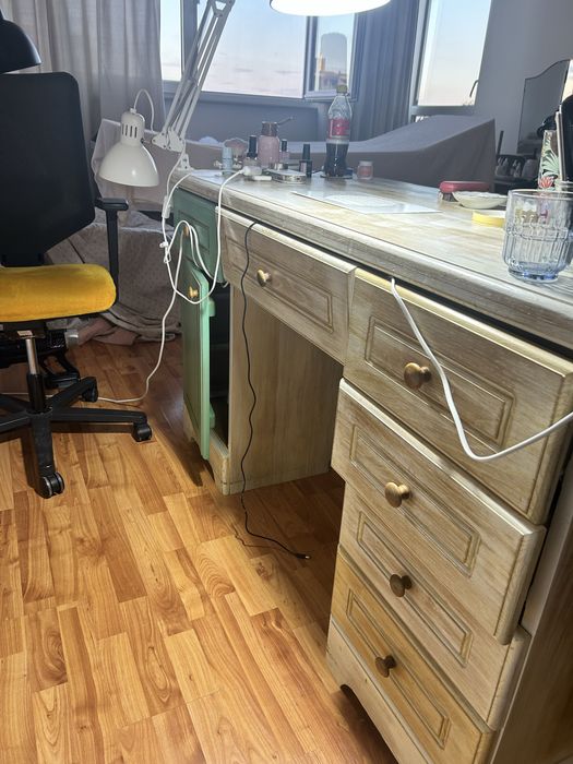 Vand masa de manichiura vintage reconditioanta din lemn masiv