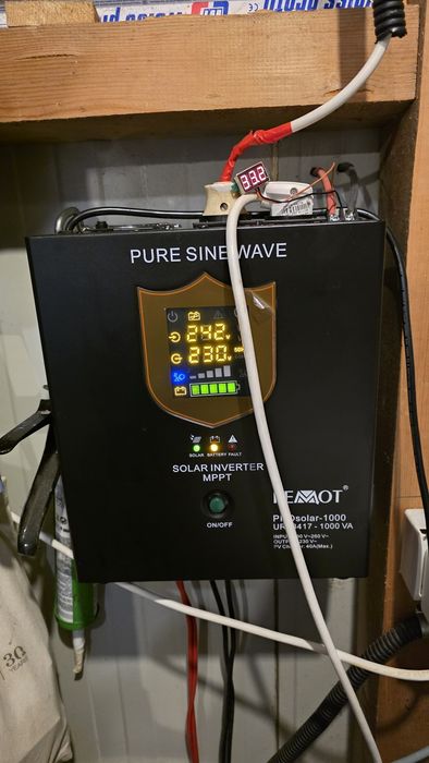 Vând  invertor solar Kemot 700w