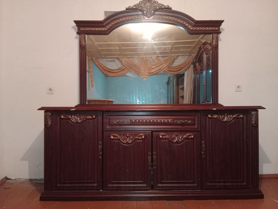 Stenka shkaf va kamut holati yahshi tõrt milyõn Aniq oladigonlar uchun