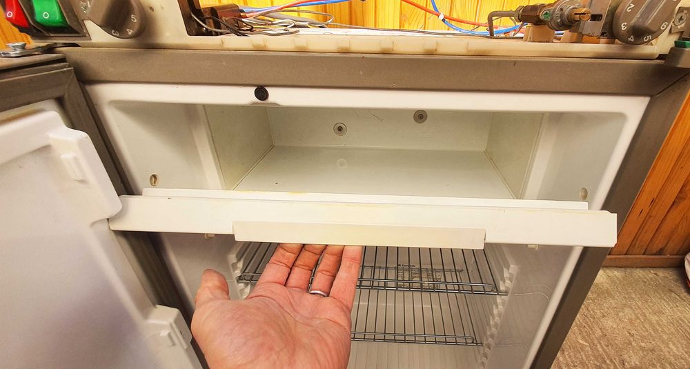 Electrolux frigider RM, 3 surse de alimentare(12v, 220v,gaz) complet