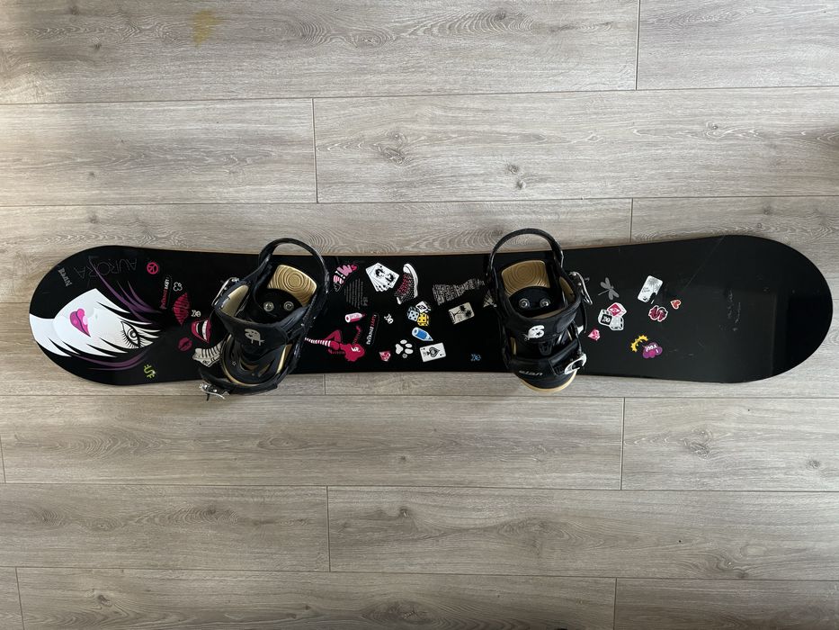 Сноуборд продам крпелние +борд + ботинки