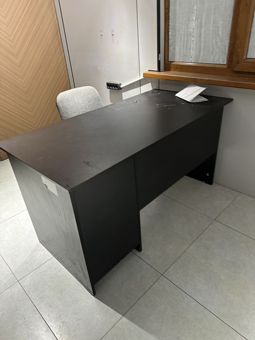 Стол для офиса для работы в отличном сост