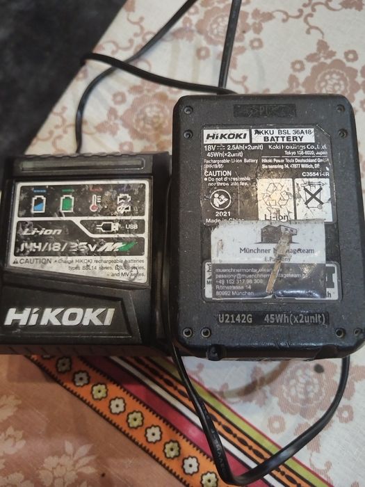 HIKOKI 35V  Зарядно с батерия