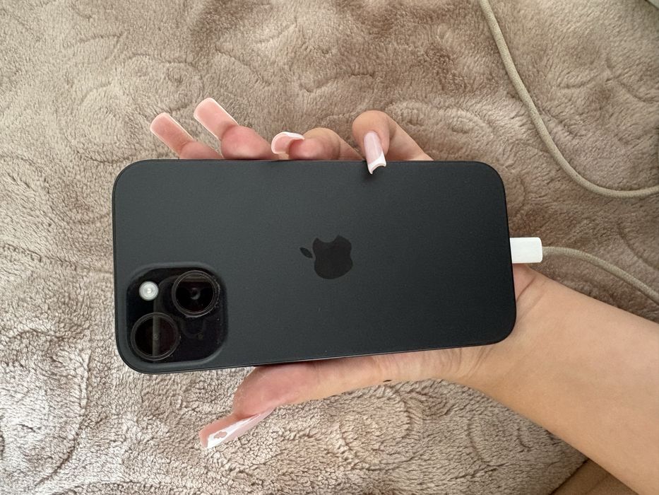 iPhone 15 с гарантией на год