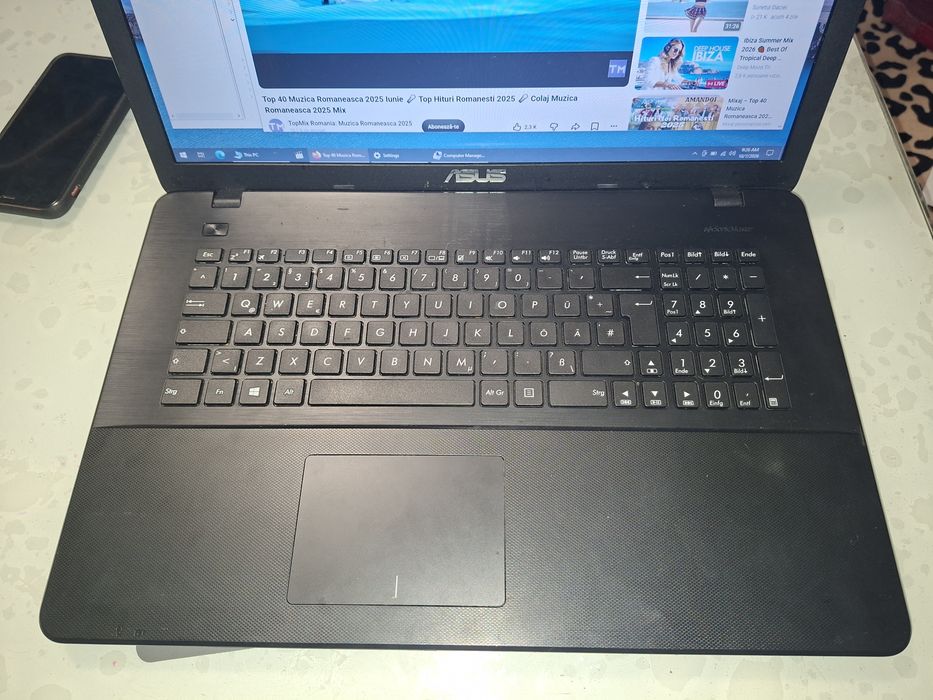 Asus X751, display mare 17", Intel Quad Core, 8 gb ram, 750 gb HDD, baterie ok