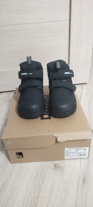 Продам осеньние ботинки для девушек