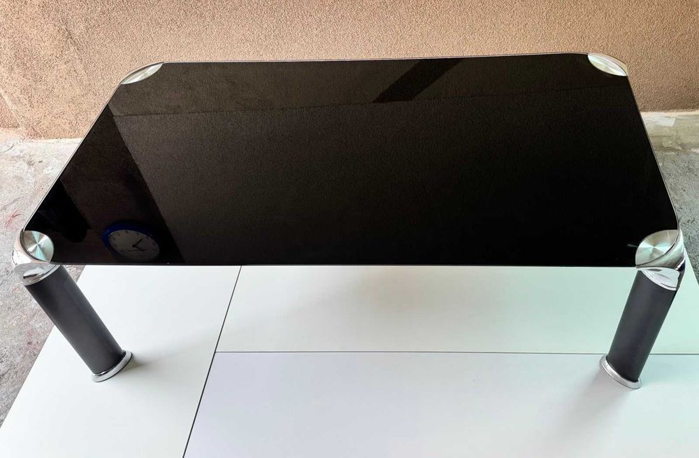 Стъклена холна маса