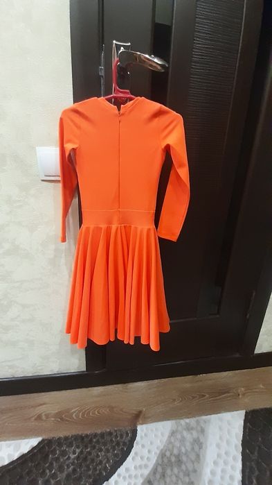 Продам костюмы  для бальных танцев