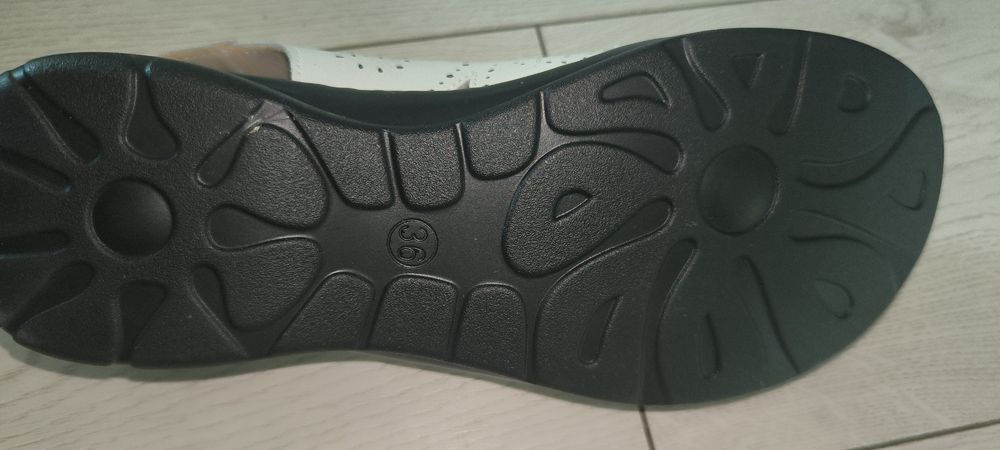 Кожаные сандали летние