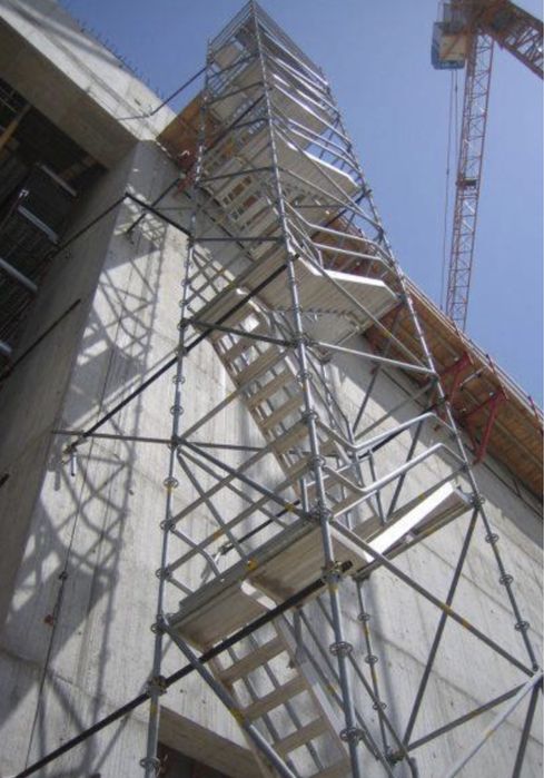 Inchiriem schela turn de acces cu scara