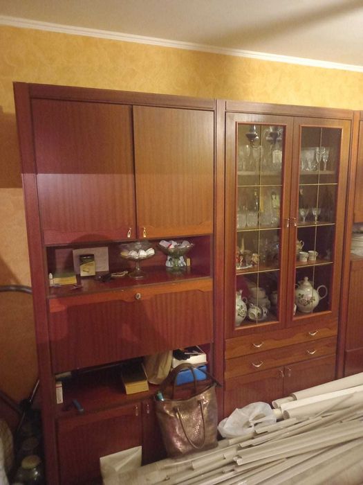 отдам даром стенку