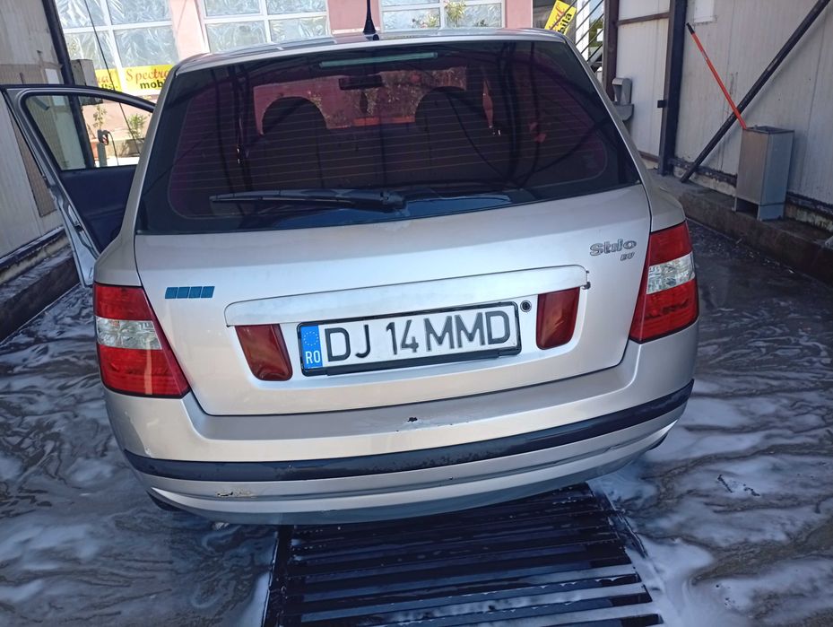 Vând Fiat Stilo benzină 2002 1,6 16 valve pentru dezmembrări dar menționez faptul că mașina funcționează bine dar nu mai am talonul.Pret 350 de euro