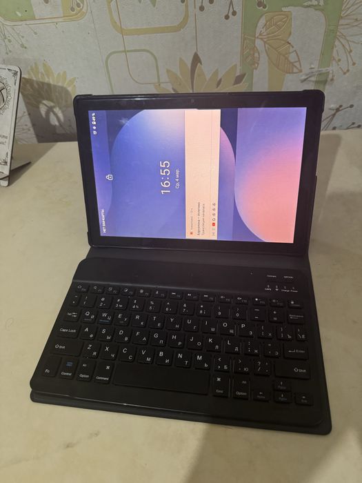 Планшет с клавитурай