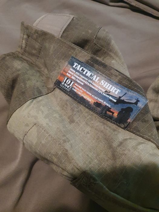 Bluză tactică de la  101 INC pe camuflaj Atacs AU