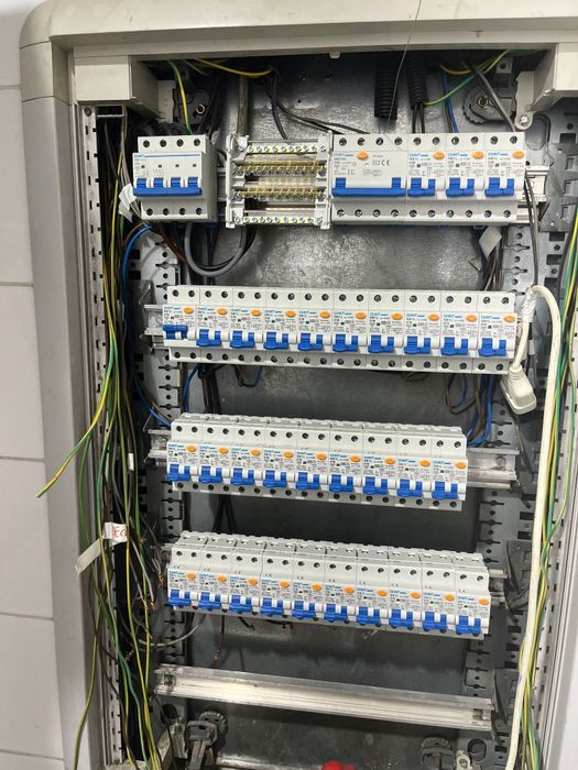 Electrician cu o vasta experiență