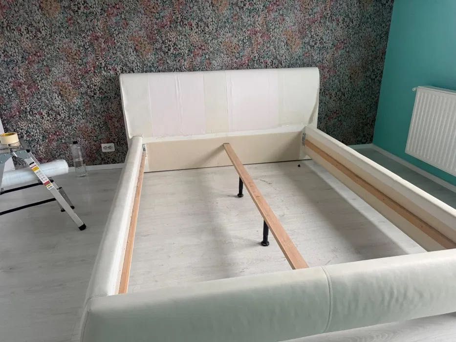 Vand cadru de pat cu tot cu saltea!