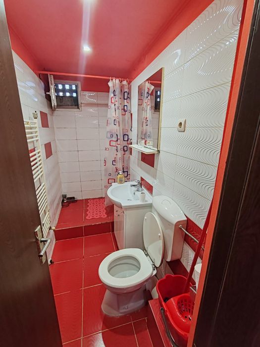 Închiriez  apartament