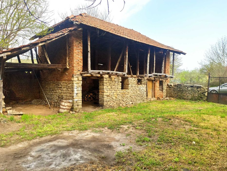 Продава се къща в град Роман