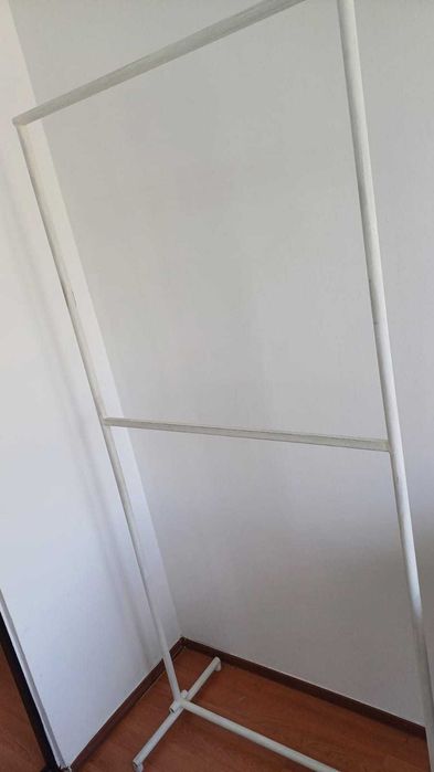 Железные вешалки