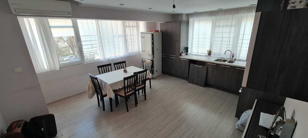 Продава се Тристаен апартамент в Бургас, Възраждане - 75 кв.м за 986 €/кв.м - Снимка #1