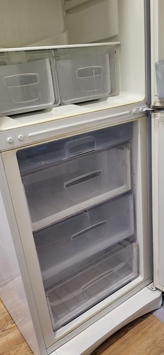 Холодильник Indesit