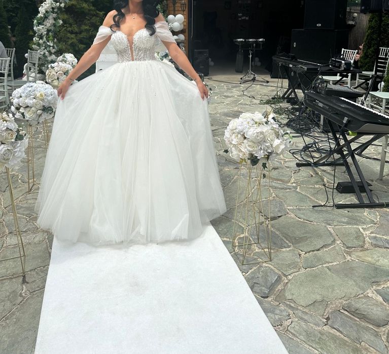 Vand rochie de mireasa