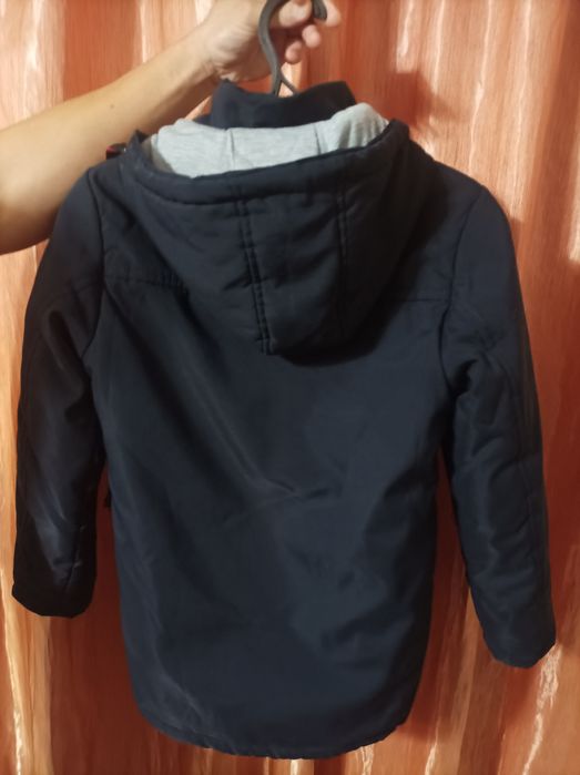 Продам детские куртки 3000 и 5000